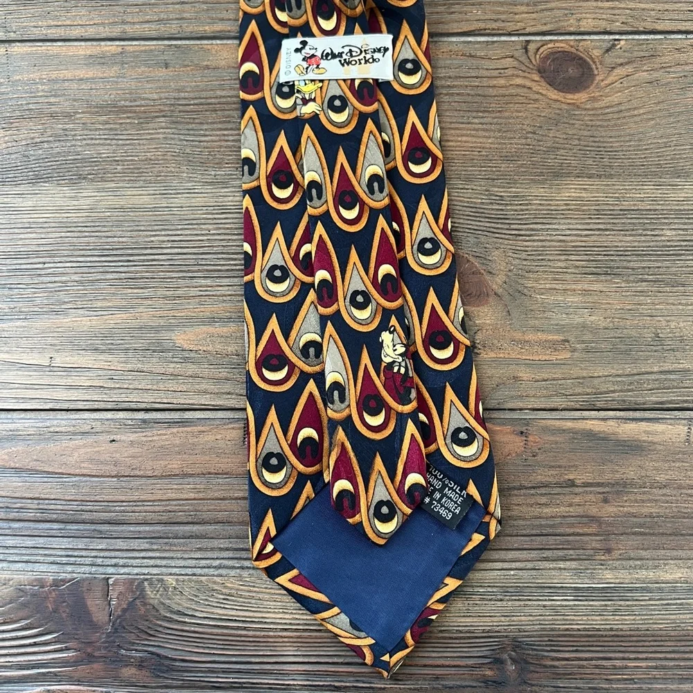 Walt Disney World Men's Neck Tie 100% Silk Donald Duck and Goofy 58